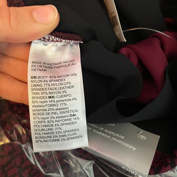 NWT Chico's So Slimming Juliet Micro Geo Pull on Ankle Pants Size 6 Burgundy - Picture 11 of 13